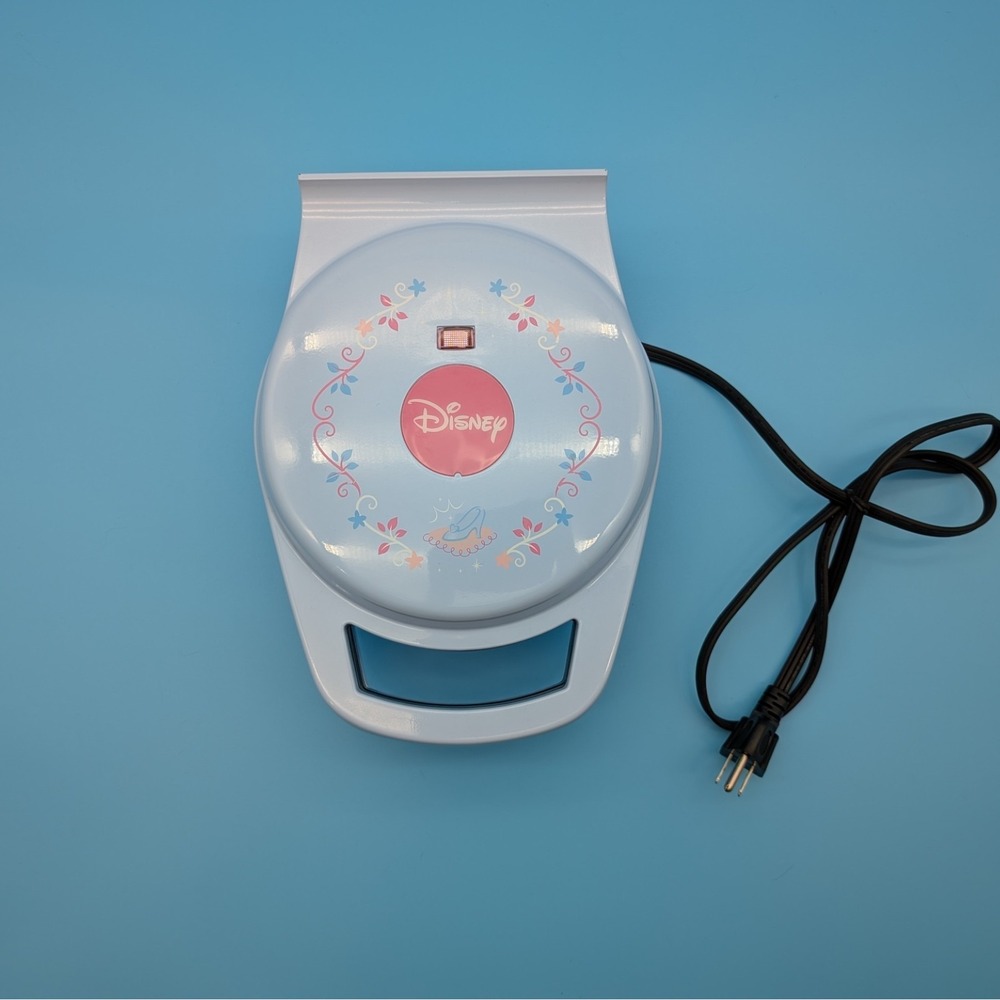 Disney Cinderella VillaWare Waffle Maker Model 55200 Blue Pumpkin Carriage